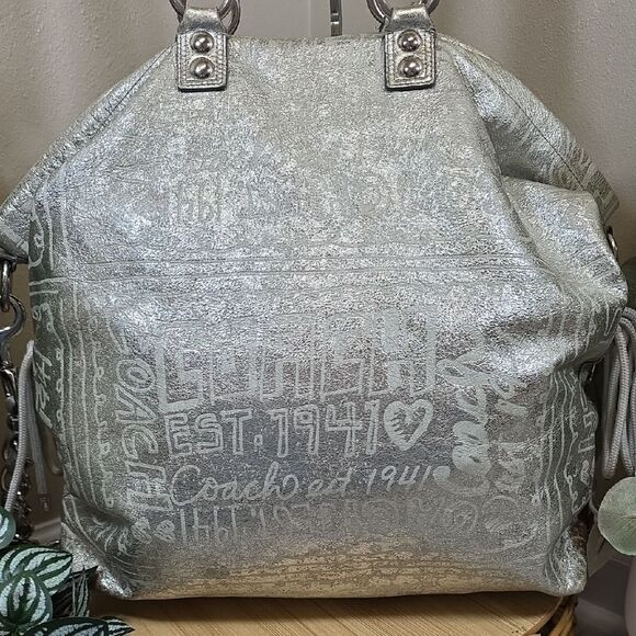 Coach RARE Poppy Storypatch Collectible XL - Picture 6 of 16